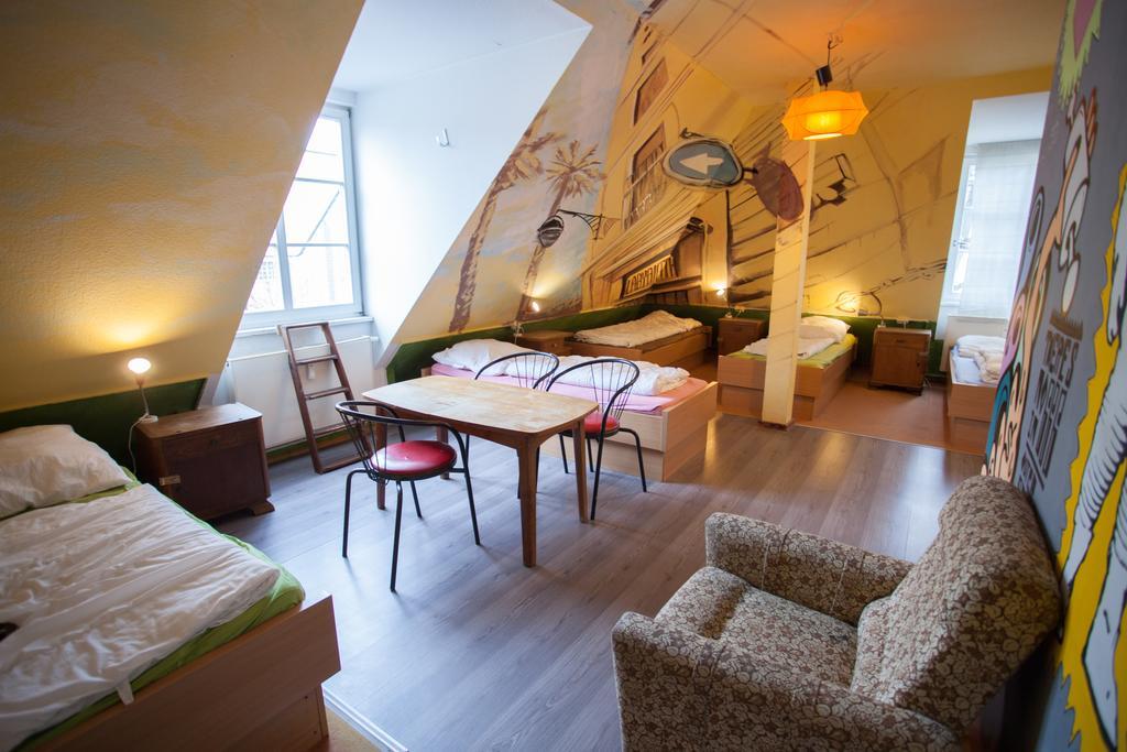 Labyrinth Hostel Weimar Екстериор снимка