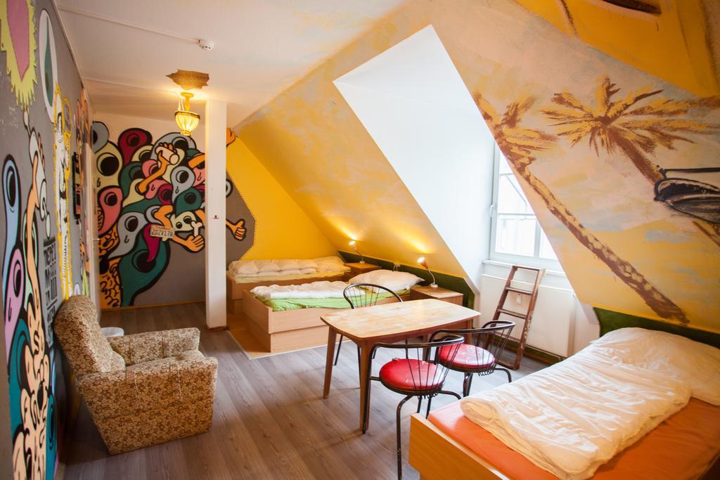 Labyrinth Hostel Weimar Екстериор снимка